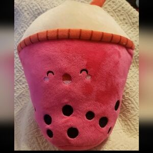 BOBA BUDDY STRAWBERRY PLUSH PREOWNED GREAT CONDITION. MEASURES APPROXIMATELY 10"
